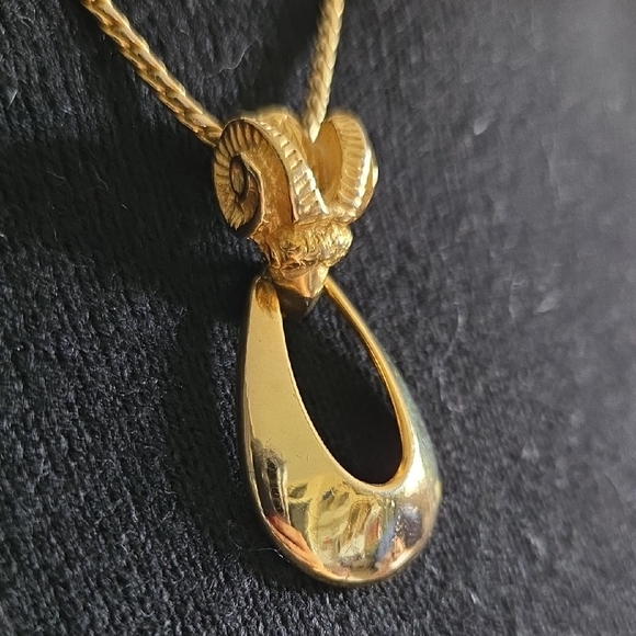 Vintage Aries Gold-Tone Ram & Horseshoe Pendant Necklace - Picture 2 of 5